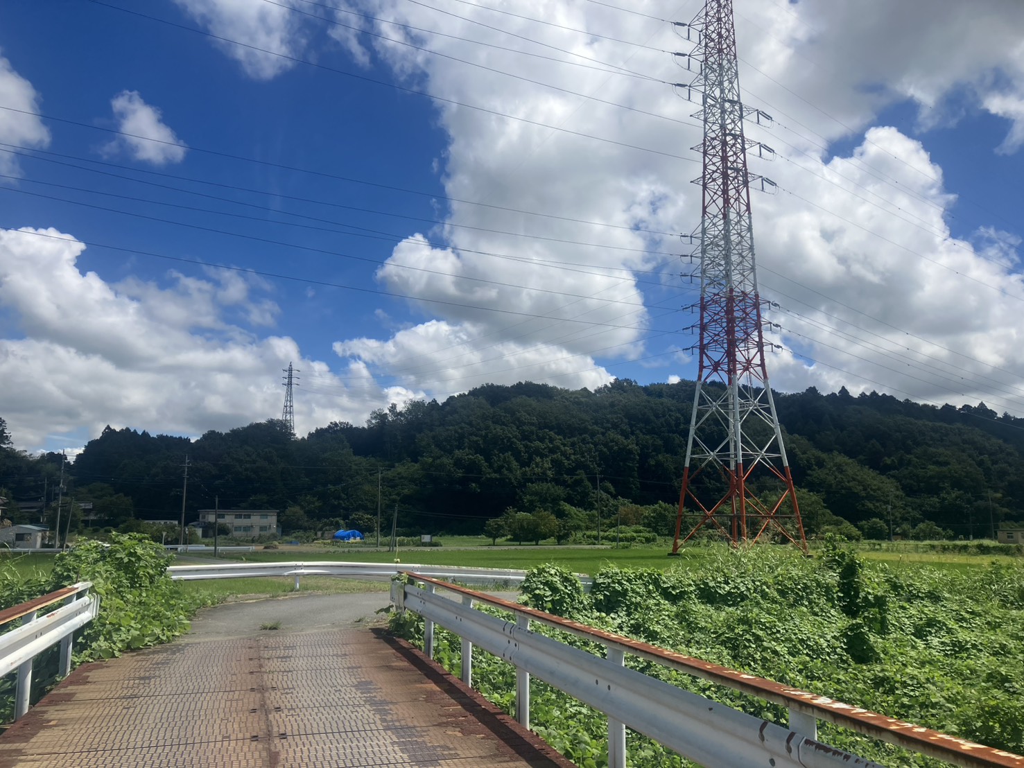 台風一過の青空と鉄塔